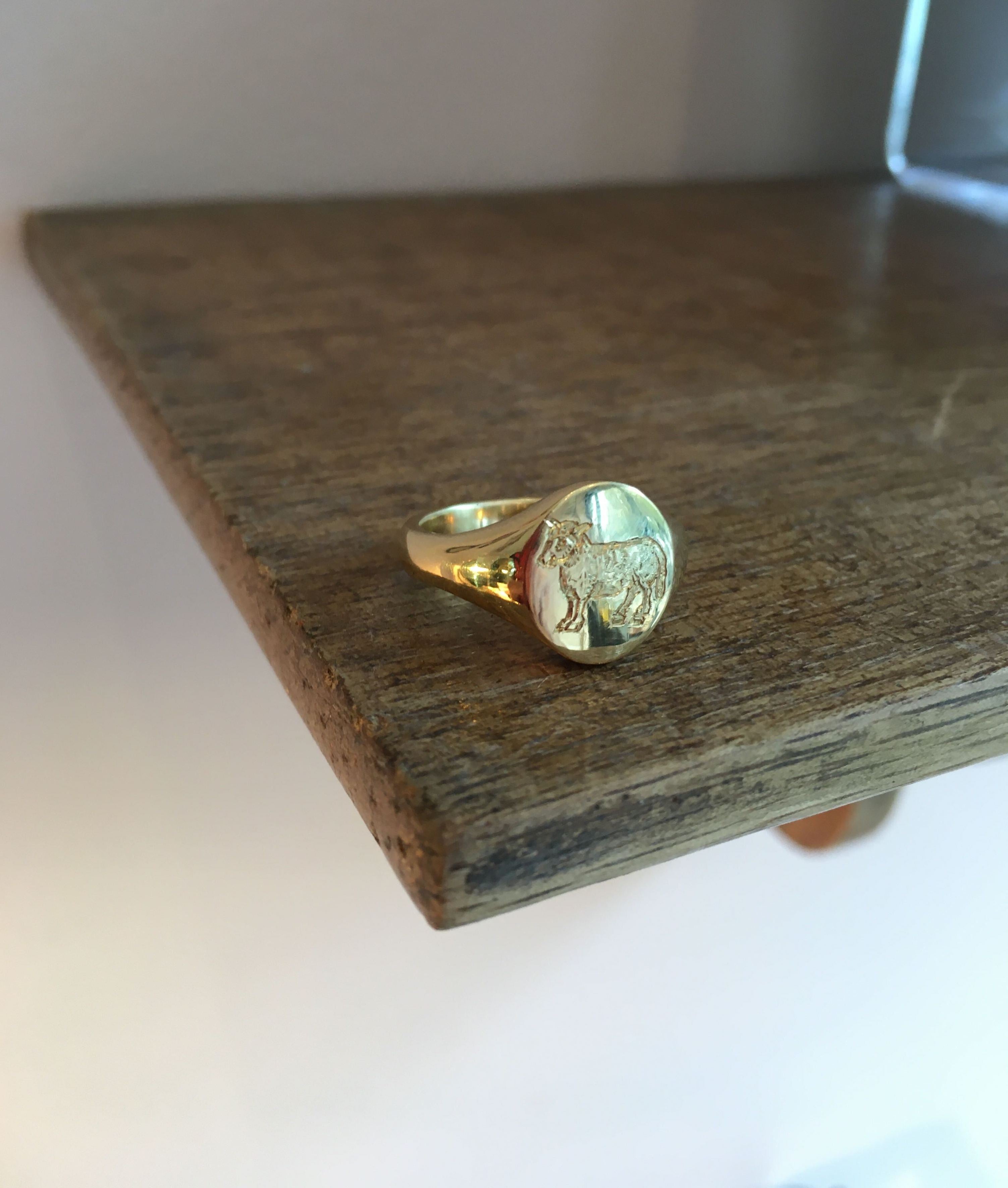 //jessicadelotz.co.uk/cdn/shop/files/Emma_Lamb_signet_small.JPG?v=1615927955